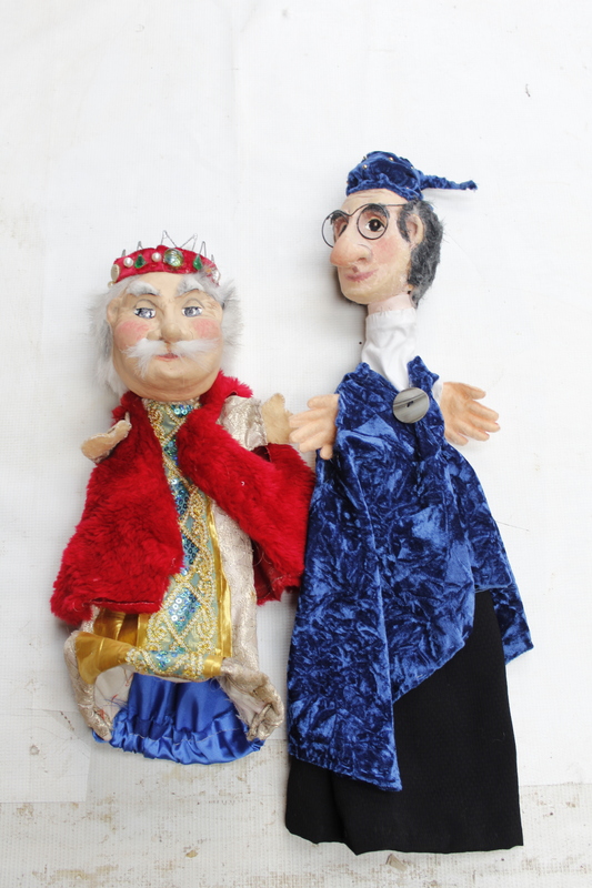 Muñecos de la obra El Reino de las Cosas