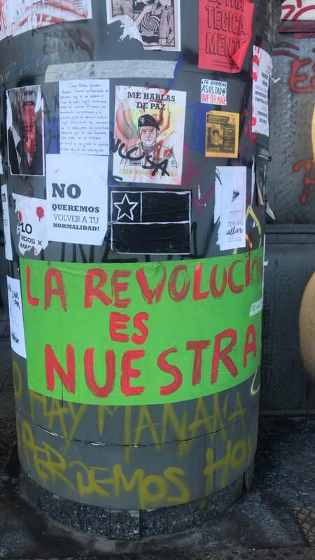 Columna con gráficas de la revuelta