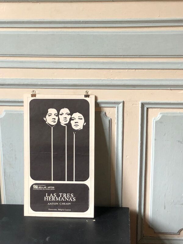 Afiche Las Tres Hermanas en  Edificio La Alhambra