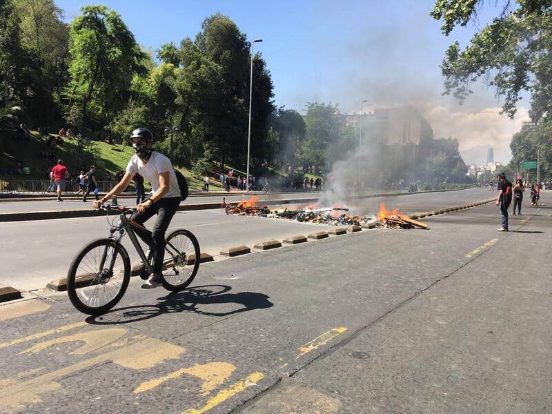Barricada en la Alameda, Santiago
