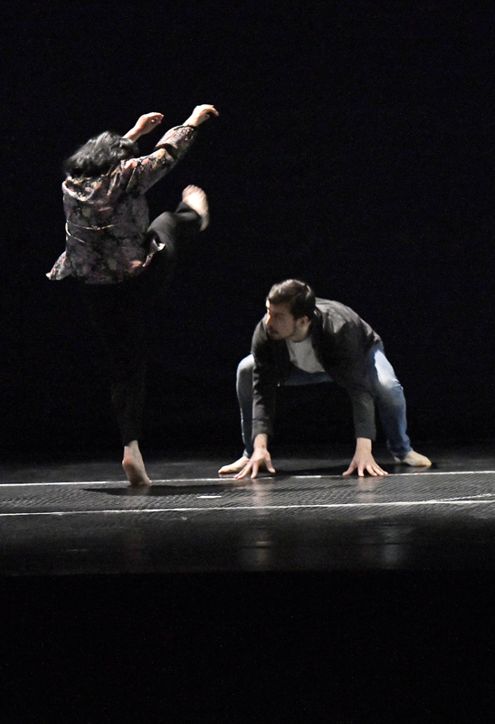 Cuatro fotografías dúo de la coreografía "Gente"