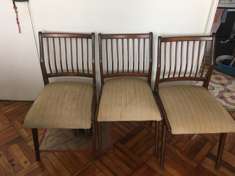 Sillas para escenografía de Ivanov