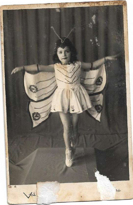Retratos de Ana María Cabello bailando de niña