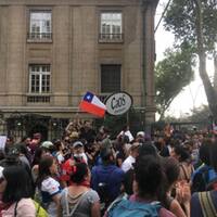 https://archivo-arde.s3-sa-east-1.amazonaws.com/Cuerpo y protesta 2019/1a6579cf-5bd1-4ad1-8eba-e4c60c4fbe7d.jpg